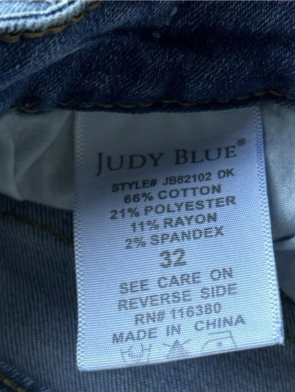 Judy Blue Relaxed Fit Medium Wash Denim Cropped Jeans, Size 32 - Picture 5 of 6